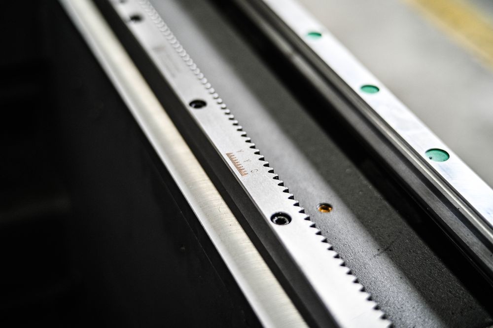 業務用産業用レーザー切断機 ファイバーレーザー切断シート 3 - Industrial Laser Cutting Machines のレビューと価格